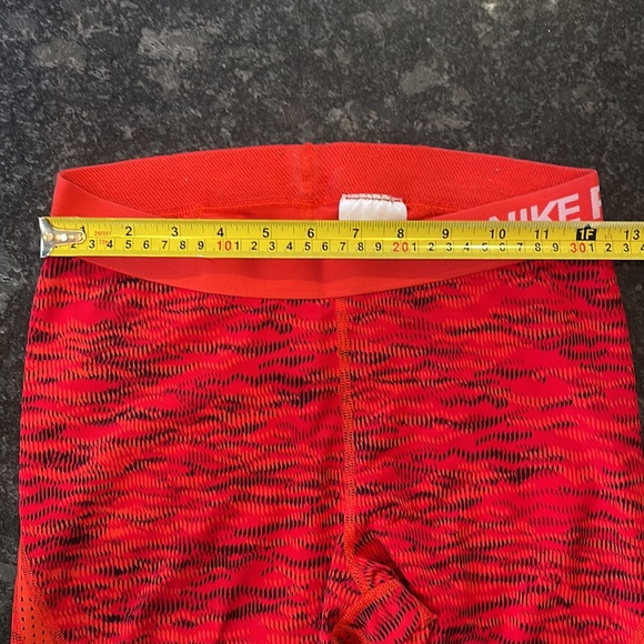 Nike Pro - DriFit Red Patterned Capri Legging - Picture 3 of 5